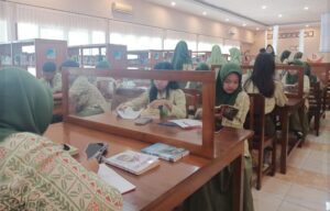 Kunjungan Edukatif Siswa SMAN 1 Giri ke Perpustakaan Daerah