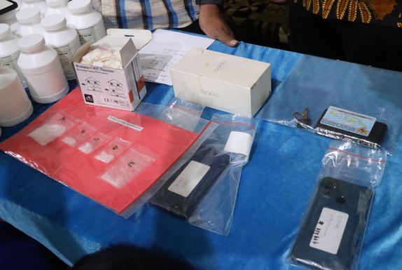 barang bukti sebanyak 19,69 gram sabu-sabu dan 29.150 butir pil koplo siap edar.