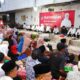 Buka Bareng Warga Pasar Genteng, Bupati Ipuk