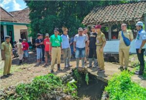 Dinas PU Pengairan Banyuwangi Tangani Pendangkalan Saluran Avur Bulusan