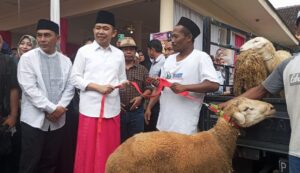 Warga Beri Bantuan Kambing Sebagai Bukti Keinginan Masyarakat Mendukung Gus Fawaid