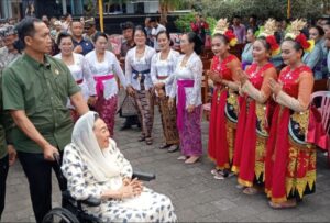 Safari Ramadhan Mantan Ibu Negara, Gelar Buka Bersama di Pura Agung Blambangan