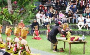 Atraksi Sendratari Meras Gandrung di Taman Gandrung Terakota Memukau Pengunjung