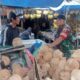 Babinsa Koramil 03 Berastagi Patroli dan Komsos, Sembari Cek Sembako di Pasar Berastagi