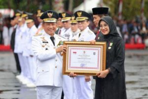 Bupati Banyuwangi Raih Penghargaan Satyalancana Karya Bhakti Praja Nugraha