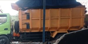 DLH Banyuwangi Mengirimkan Puluhan Truk untuk Penanganan Darurat Sampah