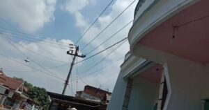 Kabel Wi-Fi Semrawut..!! Diduga Reseller Belum Kantongi Izin