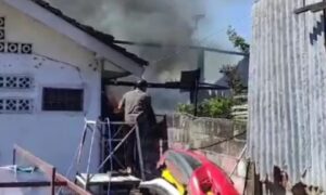Kebakaran Garasi Mobil di Banyuwangi Karena Korek Api