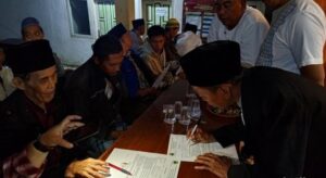 Pemberian tali asih kepada warga Pakel dari PT Bumisari