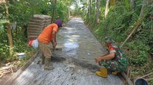Babinsa Tunjung Koramil 0821-04 Gucialit