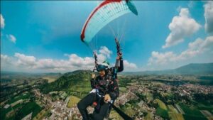 Banyuwangi Kembali Gelar Kejuaraan Internasional Paralayang di Gunung Menyan