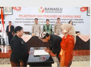 Bawaslu Lumajang Lantik 63 Anggota Panwascam untuk Mengawasi Pilkada 2024