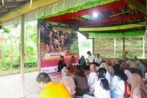 Jalan-jalan Budaya DKB Mahasiswa Eksplorasi Budaya Osing di Kemiren
