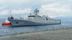 Kapal Perang TNI AL Disiagakan Di Perairan Selat Bali