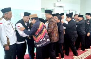 Kepala Kantor Kemenag Banyuwangi Melepas Petugas Haji