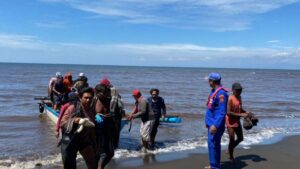 Satpolair Polresta Banyuwangi Selamatkan Dua Nelayan