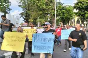 Wartawan di Lumajang Gelar Aksi Tolak RUU Penyiaran
