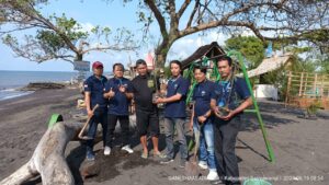 KJJT Banyuwangi peduli lingkungan, tanam pohon di pantai Wonosari Sobo