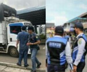 Petugas Gabungan Tertibkan Angkutan Umum dan Pedagang