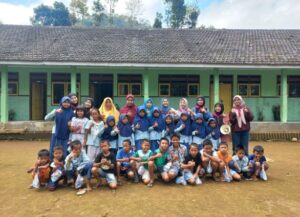 KSR PMI Unit UIN Khas Jember Edukasi Siaga Bencana Di Lereng Gunung Gambir
