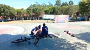 Ekskul PMR SMPN Sukorambi Unjuk Kebolehan Demo Pertolongan Pertama dalam Situasi Darurat