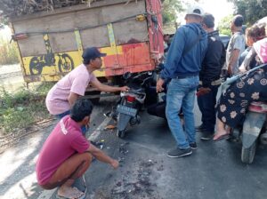 Kecelakaan Lalu Lintas di Malang, Pengendara Sepeda Motor Tabrak Truk Bermuatan Tebu