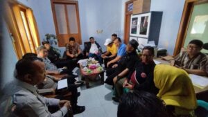 Protes Massa Terkait Kebijakan Kepala Cabang Dinas Pendidikan Provinsi Jatim di Banyuwangi