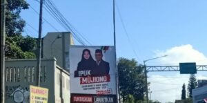 Dukungan Mengalir Deras, Banner Ipuk-Mujiono Mulai Terpampang di Banyuwangi