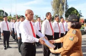 Bupati Karo Beri Penghargaan Polres Tanah Karo Atas Keberhasilannya Mengungkap Kasus Pembakaran Rumah Wartawan