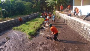 Giat INCAR Gugur Gunung, Wujudkan Sungai Kembali Normal