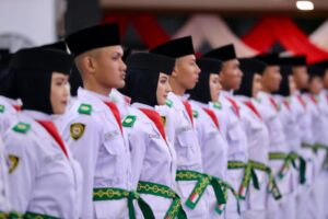 Bupati Ipuk Kukuhkan 75 Paskibraka Banyuwangi, Siap Kibarkan Sang Saka Merah Putih
