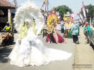 Karnaval tingkat desa di Pucangsimo, Bandar Kedungmulyo, Jombang