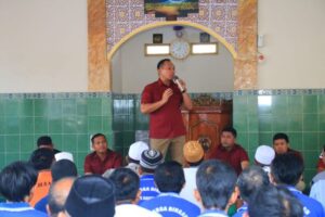 Kepala Lapas Kelas IIA Banyuwangi Tegaskan Pentingnya Ketaatan dan Komunikasi bagi Warga Binaan