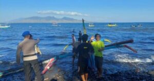 Nelayan Banyuwangi Selamat dari Musibah Laka Laut di Perairan Selat Bali
