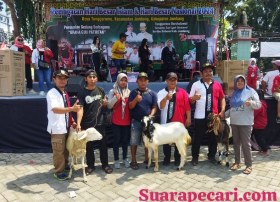 tiga ekor kambing, hadiah utama jalan sehat pemdes Tunggorono