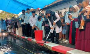 Antusiasme Masyarakat Sambut Panen Ikan Bersama Bupati Banyuwangi di Desa Gentengwetan