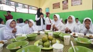 Bupati Banyuwangi Pantau Simulasi Program Makan Siang Bergizi