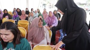 Bupati Ipuk Fiestiandani Laksanakan Program Bunga Desa di Kecamatan Wongsorejo