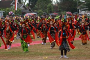 Desa Yosomulyo Gelar Atraksi Tari Kolosal dengan Ribuan Peserta