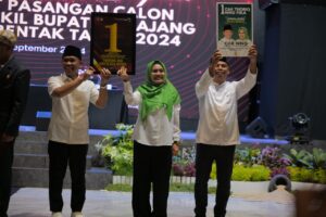 Pengundian Nomer Urut di KPU Lumajang, Thoriq-Lucita Nomer Urut 1
