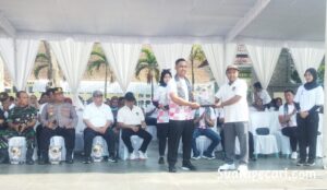 KPU Jombang Gelar Kirab Maskot Pilkada 2024 di Alun-alun Kota
