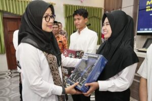 Pemkab Banyuwangi Fasilitasi Lulusan SMK Berwirausaha dengan Bantuan Alat Usaha