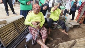 Program Bupati Ngantor di Desa (Bunga Desa) Berdayakan Lansia di Kecamatan Giri