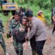 Bencana Longsor di Desa Juhar, TNI/Polri Evakuasi Warga serta Bersihkan Material Longsor