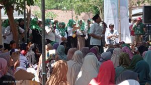 Kerudung Hijau Memadati Desa Wotgalih, Siap Menangkan Cak Thoriq-Ning Fika