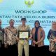 PUDAM Banyuwangi Raih Penghargaan BUMD Jasa Air Kinerja Terbaik 2023