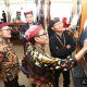 Tim penilai Innovative Government Award (IGA) 2024 dari Kementerian Koordinator Bidang Pembangunan Manusia dan Kebudayaan (Kemenko PMK) dan Badan Strategi Kebijakan Dalam Negeri (BSKDN) Kemendagri, sedang berdiskusi di salah satu lokasi inovatif di Banyuwangi.