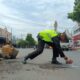 Satlantas Polres Situbondo Beri Tanda Jalan Berlubang untuk Mencegah Kecelakaan