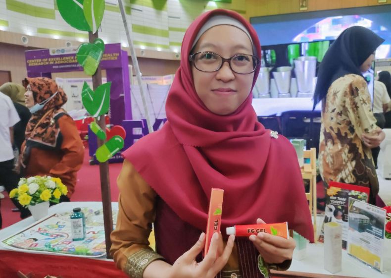 dr. Apt. Fifteen Aprilia Fajrin, salah satu dosen peneliti FG Gel