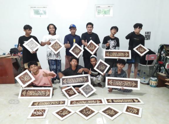 hasil karya Kaligrafi yang dibuat santri Al Aziz